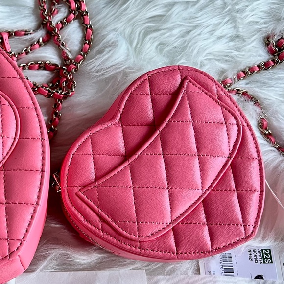 Chanel 22s SMALL Pink Heart Bag Light Gold Hardware - Picture 5 of 7